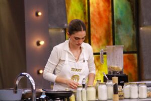 Shany Nadan Instagram - Dumpcito 👩🏻‍🍳 momentos favoritos de la semana 

1. Obligando a sonreír a @johntamusica 
2. Equipo Ena-Morado 💜 equipazo! 
3. Nos salvamosss con el poochtreee @chefcarosanchez 
4. Cuando el destino nos vuelve a unir 😂 
5. La señora de Johnta 
6. El encuentro jaajajajaja
7. Las descabelladas @marrendonmusica 
8. Mi dupla favorita ✨ oficialmente Marciana 
9. Concentrada como guerrera 

No se pierdan el capítulo de hoy! 

#mccelebrityec #masterchefcelebrity