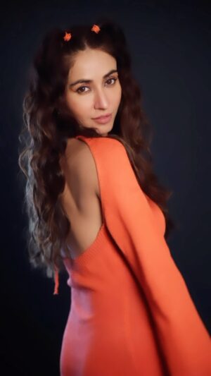 Sharanya Jit Kaur Instagram - Don’t be afraid to START over 🐞💲

@shiwanidawar_artistry 
@jchahalphotography 📷

#blessed #life #world #love #instagram #savan #start #experience