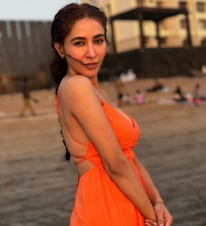 Sharanya Jit Kaur Instagram - 🧡🌹

!
!
!

#love #life #blessed #travel #world