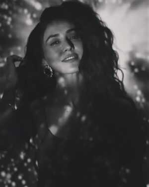 Sharanya Jit Kaur Instagram - 🦋♾️

#love #life #blessed #start #new #journey 

..
@shiwanidawar_artistry 
@jchahalphotography