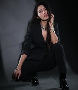 Sharanya Jit Kaur Instagram - ♥️🕷️🥀

📸- @jchahalphotography 
MUA- @shiwanidawar_artistry 
Wearing- @hm