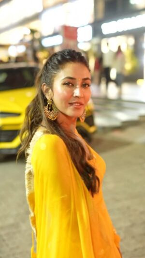 Sharanya Jit Kaur Instagram - Menu mere naal piyaar ho gya 💛🥀

.
.
.
Hair- @simran_hairstylist_1 

#reelsinstagram #yellow #suit #love #myself #instagram #trending