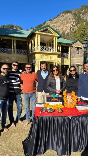 Sharmishtha Raut Instagram - नैनितालमध्ये संपन्न झाला #Asambhav चित्रपटाचा मुहूर्त.

#Nainital #MarathiMovie #UpcomingMovie #KalaKrutiMedia #Entertainment