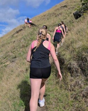 Sharni Layton Instagram - 0.6 after completing Te Mata today (twice). Also the last slide is my new fav bird. Listen to it sing #Android @geraldinehickey you will appreciate. @netfittours