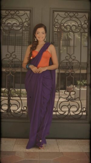 Sheena Chohan Instagram - Take me back to the golden era of flickering frames and timeless grace—where every glance spoke a story, and every saree draped a dream of cinematic glory !🎬

✨🎞️ #VintageBollywood #GoldenEra
.
.
.
Shoot Team: 
Photography: @willsbeenhere
Saree by @suta_bombay 
Look Videography: @_ana_barth_ 
Hair : @flok_by_bekim @bekim_personal
Makeup : @lule_loveshair
Hair Assistant: @cosmocollins 
Stylist: @vinaa_shankar 

#sheenachohan #india #newlook #saree #international #reels #instagram #sheena