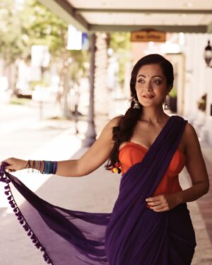 Sheena Chohan Instagram - 💜 Create. Captivate. Dream. Moments of artistry, draped in tradition, alive with curiosity and passion.💜

.
.
.
Team: 
Photography: @willsbeenhere
Saree by @suta_bombay 
Look Videography: @_ana_barth_ 
Hair : @flok_by_bekim @bekim_personal
Makeup : @lule_loveshair
Hair Assistant: @cosmocollins 
Stylist: @vinaa_shankar 

#sheenachohan #india #newlook #bosslady #international #reels #instagram #sheena