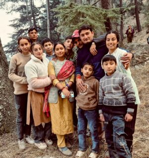 Sheetal Devi Instagram - Picture perfect moments with loved ones ♥️

Returning home after 3 years was overwhelming in the best way possible. Home is where the heart is ♥️

Wishing your family a year filled with laughter, love, and cherished moments together. Happy 2025!
