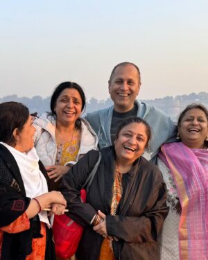 Shefali Shah Instagram - The most exotic anyone looked underwater was Elisa from The Shape of Water or Ronal (Kate Winslet) from Avatar: The Way of Water. Until now!

I haven’t seen soooo many people dunk into water and come out looking perfect in my entire life as I have in the last month, thanks to the Kumbh Mela. Of course, a magnificent experience like this warrants spectacular pictures.

My photos? Well… bad lighting, no clarity, blurry images, and no face visible to prove that it was actually me. No filter or Photoshop can salvage these photos. Nada! I won the bumper draw for the most “Pehechan Kaun” pictures.

Do I regret it? No. Because I may not have photos, but I have an unparalleled experience. A photograph or a paragraph is too frugal to even dare to encapsulate the Mahakumbh. It’s infinite, and that’s how it will be for me forever. 

#Mahakumbh #familytime #explore #shetravels #sheexplores #kumbhmela