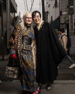 Sheila Cliffe Instagram - Met up with some cool friends in Harajuku on Sunday at Robe Japonica. 日曜日に原宿のRobeJaponicaの店でコールなともだちに会いました。　楽しかった。　写真は@makishimastudio. #japaneseculture #japanesefashion #japanesestyle #sotd #stylista #tokyofashion  #over60style #over60andfabulous #over60 #grayhair #kimonobijin #advancedstyle #きもの  #きものコーディネート #着物  #着物生活 #着物好き #着物でお出かけ  #趣着物