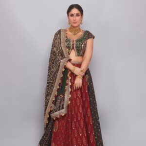 Shereen Sikka Instagram - With my superstar @kareenakapoorkhan for @malabargoldanddiamonds 

Look 1 
Corset : @aikeyah
Saree & duppata :  @re_ceremonial 

Look 2: white chikankari 
Full look :  @dhaagaandco

Look 3: 
Outfit and Custom mirror jaal dupatta : @itrhofficial 

Look 4: 
Pink saree and blouse : @roseroom__official

Look 5 : 
Full look : @labelnityabajaj
Bindi : the_bindi_project 

Look 6: 
lace saree look : @shehlaakhan 

Look 7 : 
Full look : @amitaggarwalofficial 

Look 8 : 
Full look @rohitbalofficial 

Styled by : @rheakapoor with @shereenlovebug @sanyakapoor 
Style team : @dipteeagarwal @niyatiij @rudri_kariya 
Managed @alisha5dave 

Beauty by @savleenmanchanda @mikedesir
Managed @versis_entertainment @poonamdamania @nainas89 

Directed by @abhivarman 
Shot by @ridburman