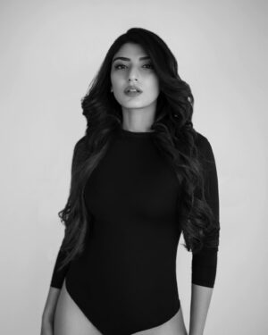 Shernavaz Jijina Instagram - 🖤