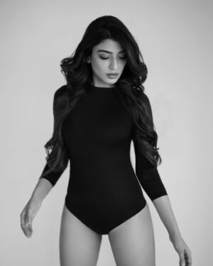 Shernavaz Jijina Instagram - 🖤