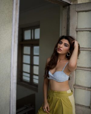 Shernavaz Jijina Instagram - 🌼 . . . .  @bharat_rawail  @henna.akhtar  @binkiboo__  @thehairstory__  @farahwriter