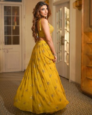 Shernavaz Jijina Instagram - Creative Concept & Styling by @shaista.furni 
Photography by @luxarstudio
Hair & Makeup by @_iqraraies 
Outfit @@houseofnoori.in 
Purse & Jewelry @redonebagsindia 
Location @bandramitron courtesy by @maverick.communication01
