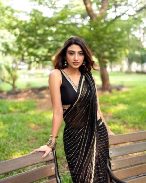 Shernavaz Jijina Instagram - Who needs a little black dress when you have a stunning black saree 🖤🖤 📸 @bharat_rawail  Styling @henna.akhtar  Hair & Makeup @thehairstory__  @binkiboo__  @farahwriter