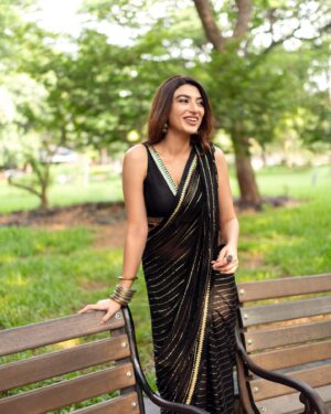Shernavaz Jijina Instagram - Who needs a little black dress when you have a stunning black saree 🖤🖤 📸 @bharat_rawail  Styling @henna.akhtar  Hair & Makeup @thehairstory__  @binkiboo__  @farahwriter