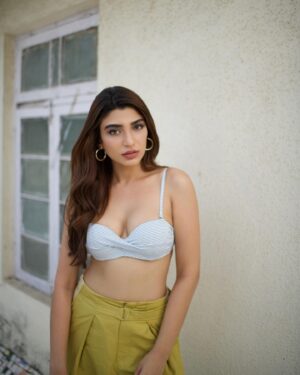 Shernavaz Jijina Instagram - 🌼 . . . .  @bharat_rawail  @henna.akhtar  @binkiboo__  @thehairstory__  @farahwriter