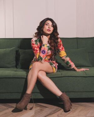 Shernavaz Jijina Instagram - Creative Concept & Styling by @sociallyshaista 
Shot by @sarthaknaikphotography 
Hair & Makeup by @_iqraraies 
Outfit @anishashettyofficial