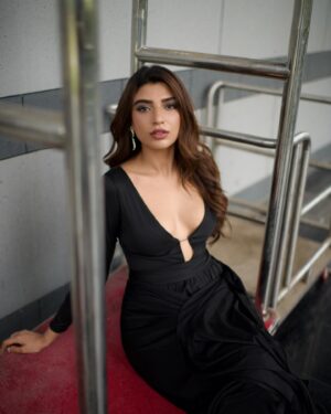 Shernavaz Jijina Instagram - 🖤 @bharat_rawail @henna.akhtar @thehairstory__ @farahwriter @binkiboo__