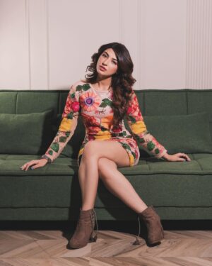 Shernavaz Jijina Instagram - Creative Concept & Styling by @sociallyshaista 
Shot by @sarthaknaikphotography 
Hair & Makeup by @_iqraraies 
Outfit @anishashettyofficial