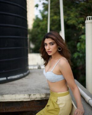 Shernavaz Jijina Instagram - 🌻 . . . .  @bharat_rawail  @henna.akhtar  @thehairstory__  @farahwriter @binkiboo__