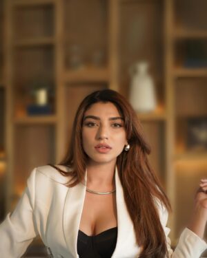 Shernavaz Jijina Instagram - Creative Concept & Styling by @shaista.furni 
Photography by @luxarstudio 
Hair & Makeup by @_iqraraies 
Outfit by @preckanglobal 
Purse & Jewelry by @redonebagsindia 
Location @bandramitron Courtesy by @maverick.communication01