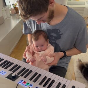 Sheryl Rubio Instagram - Happy Birthday al tiktokero reportero favorito de todos @shapswade 💗 ¡Remi, Greta y yo te amamos mucho! Este es tu año, vienen cosas increíbles para ti y me siento muy orgullosa de todo lo que has logrado! Remi será la niña más orgullosa del mundo por tenerte como papá!