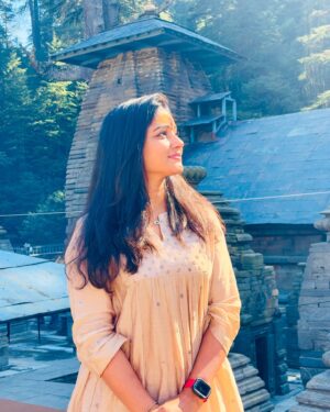 Shilpa Thakre Instagram - Soul•cation : 
Time away for your soul ,to travel, reset and be alive ✨❣️
.
.
.
.
#shilpathakre #expressionqueen #travel #travelphotography #travelgram #solo #trip #kainchidham #neemkarolibaba #jageshwardham #almora #kasardevi #mahadev #shiva #harharmahadev