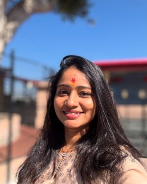 Shilpa Thakre Instagram - Soul•cation : 
Time away for your soul ,to travel, reset and be alive ✨❣️
.
.
.
.
#shilpathakre #expressionqueen #travel #travelphotography #travelgram #solo #trip #kainchidham #neemkarolibaba #jageshwardham #almora #kasardevi #mahadev #shiva #harharmahadev