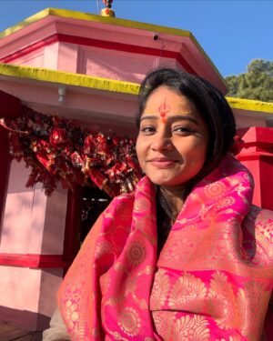 Shilpa Thakre Instagram - Soul•cation : 
Time away for your soul ,to travel, reset and be alive ✨❣️
.
.
.
.
#shilpathakre #expressionqueen #travel #travelphotography #travelgram #solo #trip #kainchidham #neemkarolibaba #jageshwardham #almora #kasardevi #mahadev #shiva #harharmahadev