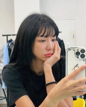 Shin So-yul Instagram - ⠀
⠀
며칠간 기록📚
⠀
1. 들려줘요. 당신 목소리로,
2. 간식 달라니까 초콜릿 안 주고 계란 주는 임...
3. 차 안아.
4. 엄마가 구박한 내 팔뚝. 아.. 키우는 거라고!!!!!!
5. 앞으로 쪼금만 덜 태우자의 다짐.
6. 계절의 발꼬락.
7. 곧 자랑할 나의 구름.
⠀
⠀
⠀

⠀