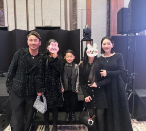 Shin Yazawa Instagram - ♡

楽しそうに食事が出来ていること

嬉しい🥹💗

成長したね♡

#忘年会
#今年も1年お疲れさまでした
#笑顔がたくさん
#楽しい食事
#それがいい
#仲良しきょうだい
#いつかの記念に
#成長