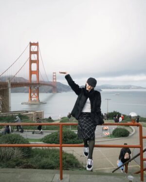 Shin Yeon-suh Instagram - 🌉 w Kewl Kids 🤪