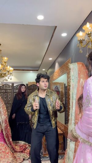 Shiny Dixit Instagram - Wife aur Gf ne pakadliya😭😝🤣
.
.
#trending #comedy #funny #funnyreels #comedyreels #foryou #reelsinstagram #reelitfeelit #reelkarofeelkaro #viral #gharara  #lehnga  #nomanofficial