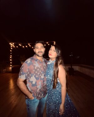 Shireen Mirza Instagram - Gulaab dene wala chahiye tha, 
Gulaab ki tarah rakhne wala mil gaya 🌹🫰🏼♥️

Love you @hasansartaj