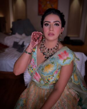 Shirin Sewani Instagram - Fashion Influencer bante hain naa guys !!

Outfit: @showshaabyashima available at @carma.india
Jewellery: @resafinejewellery 
Style PR: @dhanshrimatsharma @prpedlar 
Shot by : @tusharbatrafilms 
Make up by : @glamfactorybykomal @glamfactoryofficial 

#fashion #wedding #beauty #dressup #lehenga #instagram