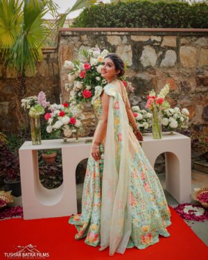 Shirin Sewani Instagram - Fashion Influencer bante hain naa guys !!

Outfit: @showshaabyashima available at @carma.india
Jewellery: @resafinejewellery 
Style PR: @dhanshrimatsharma @prpedlar 
Shot by : @tusharbatrafilms 
Make up by : @glamfactorybykomal @glamfactoryofficial 

#fashion #wedding #beauty #dressup #lehenga #instagram