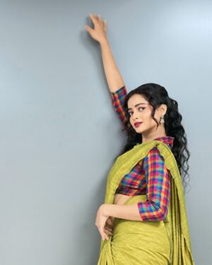 Shivali Parab Instagram - बाबूजी धीरे चलना, प्यार में ज़रा संभलना
हाँ बड़े धोखे हैं, बड़े धोखे हैं इस राह में ✨
.
#shivaliparab #kalyanchichulbuli #love #saree