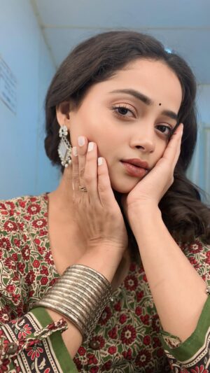 Shivali Parab Instagram - Pyaar kiya to nibhana ! 
.
#shivaliparab #kalyanchichulbuli #love #90smusic