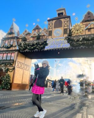 Shivali Parab Instagram - Life is a collection of moments so make each one of it count 🧿💕 
.
#shivaliparab #kalyanchichulbuli #love #london
