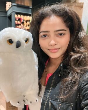 Shivali Parab Instagram - Life is a collection of moments so make each one of it count 🧿💕 
.
#shivaliparab #kalyanchichulbuli #love #london