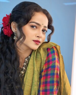 Shivali Parab Instagram - मैंने उस की तरफ़ से ख़त लिक्खा 
और अपने पते पे भेज दिया 
.
फ़हमी बदायूनी
.
#shivaliparab #kalyanchichulbuli #love #saree 
.
Pc @prithvikpratap
