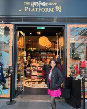 Shivali Parab Instagram - Life is a collection of moments so make each one of it count 🧿💕 
.
#shivaliparab #kalyanchichulbuli #love #london