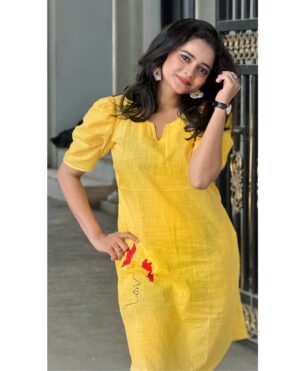 Shivali Parab Instagram - So, I got this amazing ‘hand printed one-piece comfy by @kiraclothing.store
🙌🏻
Please dm @kiraclothing.store to confirm your order ! 
.
#shivaliparab #kalyanchichulbuli #love
