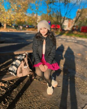 Shivali Parab Instagram - इतनी खुशी 💕🧿
.
#shivaliparab #kalyanchichulbuli #love #london #pink #hidepark 
.
Pc @ladka.dadus 
@shini_da_priya