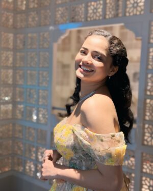 Shivali Parab Instagram - It’s all about the glow 🤌🏻🧿
.

Costume and styling by @panache_the_rental_boutique 
Hairstyle @supriya____tambe 
Special thanks to @vrmusicstation ❤️

Story of India’s first acid attack victim ‘Mangla’ - TEASER OUT NOW only on @zeemusicmarathi YT channel 

१७ जानेवारी २०२५ रोजी संपूर्ण महाराष्ट्रात प्रदर्शित 

#मंगला 
.
Production - @rashproduction_official
In association W/ @faktanifaktent
Producers - @murli.mn @mohan_poojary___ @yashnamurli @milind12379
Director - @hosingaparanas
DOP- @asanisimaasa
Cast -@parabshivali @shashank_m_shende @alkakubal_23
@drsanjeevkumarpatil
Choreographer - @bikramsaha7161
Lyricist - @vikas.satam
Music Director - @santanusghatak
Singer - 	@niharshembekar @guptaronkini
Dialogue - @shivalkarprathamesh
Background Score - @anupsatam_unofficial
Costume - @pratikshachavan04
Makeup & prosthetics - @sanjay.v.singh1008 @pratibhaverma112
Publicity Designer -@ajmaclovin
Special thanks @pccreations_official
PR - @latikachindarkardholam
Digital Marketing - @vrmusicstation
Special thanks - @nive.media

.

.

.

#Mangla #ManglaMarathiFilm #ShivaliParab #RashProduction #१७जानेवारी२०२५