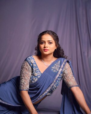 Shivali Parab Instagram - मिट जाये गुनाहों का तसव्वुर ही जहां से,
अगर हो जाये यकीन के खुदा देख रहा है।
.
@__vadapav__ 
@sulbhavsonawane 
@vrmusicstation 
thank you @vishalrathod_official 🧿💕
.
#shivaliparab #kalyanchichulbuli #love #saree