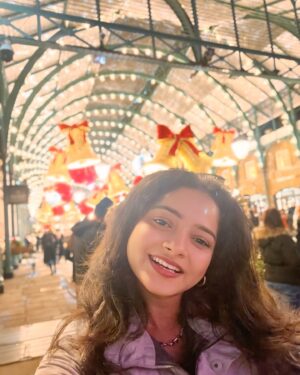 Shivali Parab Instagram - 🧿 
.
#shivaliparab #kalyanchichulbuli #love #london