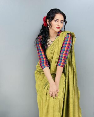 Shivali Parab Instagram - बाबूजी धीरे चलना, प्यार में ज़रा संभलना
हाँ बड़े धोखे हैं, बड़े धोखे हैं इस राह में ✨
.
#shivaliparab #kalyanchichulbuli #love #saree