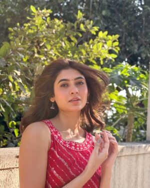 Shivangi Khedkar Instagram - 🕊️🪕🦢🕯️🪞

#lovebeyondlimits